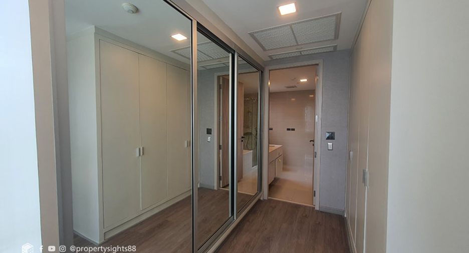 À louer 4 chambres condo à Khlong Toei, Bangkok