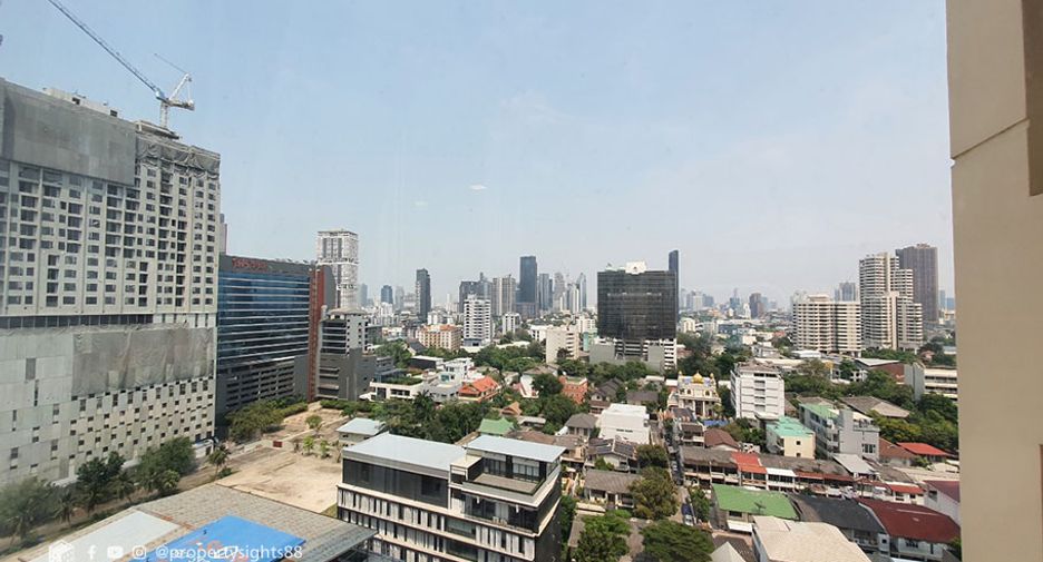 À louer 4 chambres condo à Khlong Toei, Bangkok