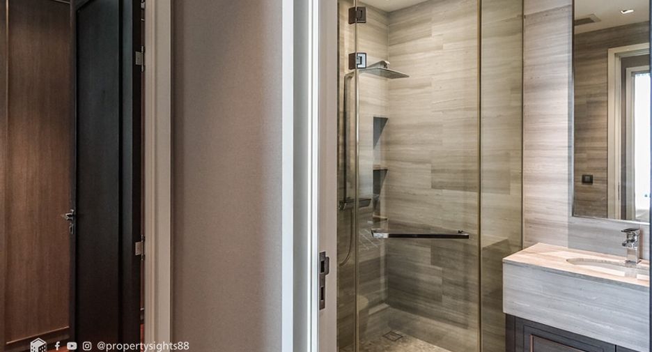 For rent 2 bedrooms condo in Khlong Toei, Bangkok