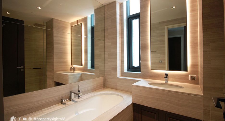 Condo en alquiler de 2 habitaciones en Khlong Toei, Bangkok
