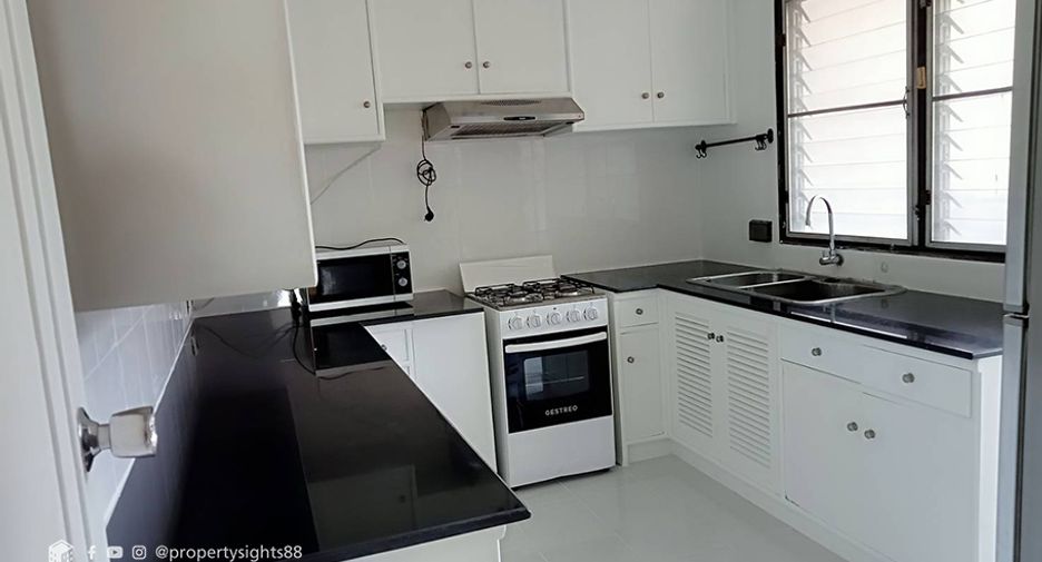 Condo en venta de 3 habitaciones en Khlong Toei, Bangkok