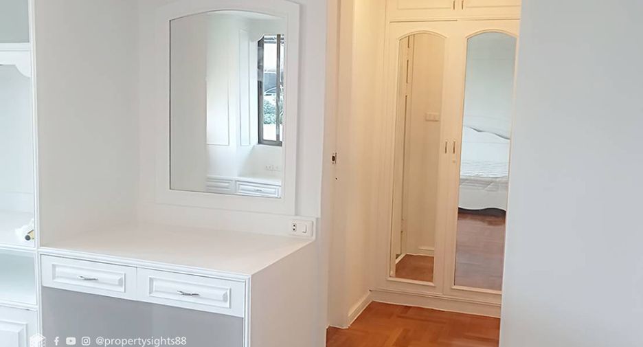 Condo en venta de 3 habitaciones en Khlong Toei, Bangkok