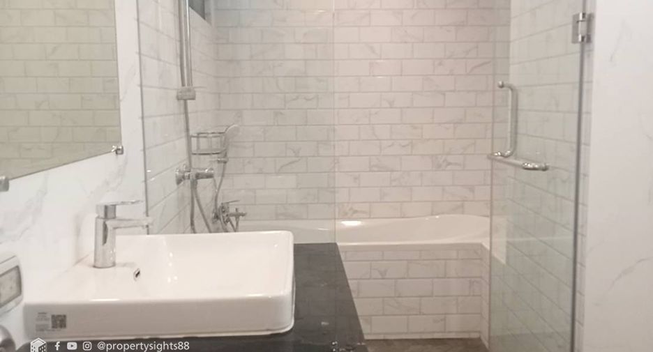 Condo en venta de 3 habitaciones en Khlong Toei, Bangkok