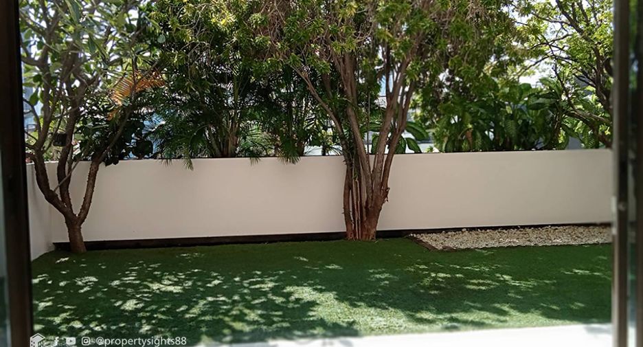 Condo en venta de 3 habitaciones en Khlong Toei, Bangkok