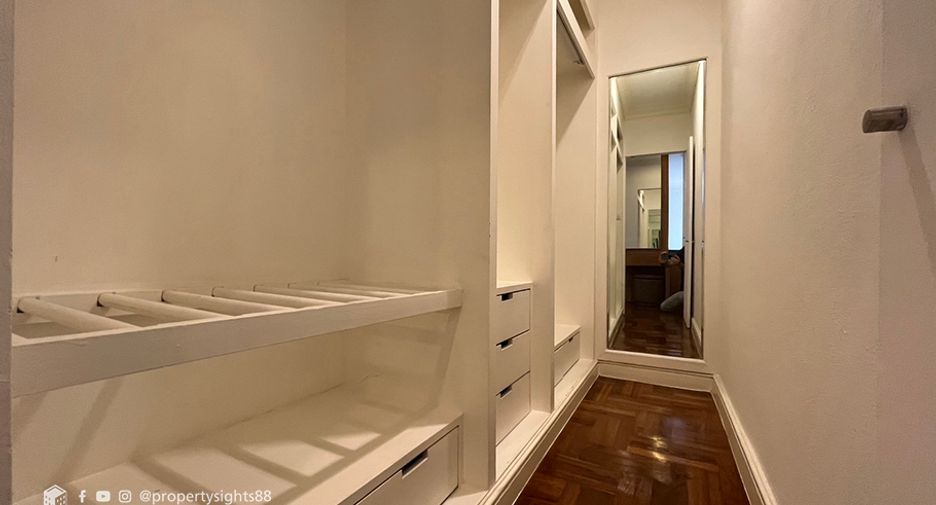 For rent 3 bedrooms condo in Watthana, Bangkok