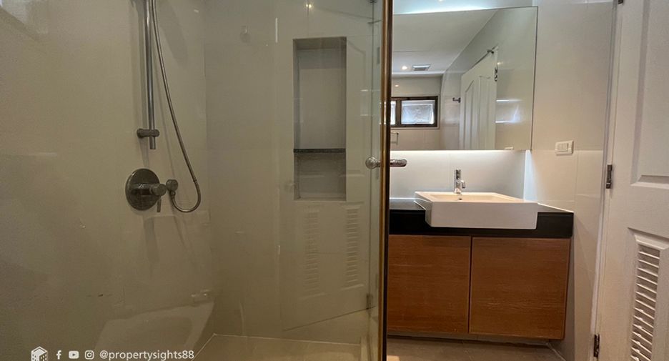 For rent 3 bedrooms condo in Watthana, Bangkok