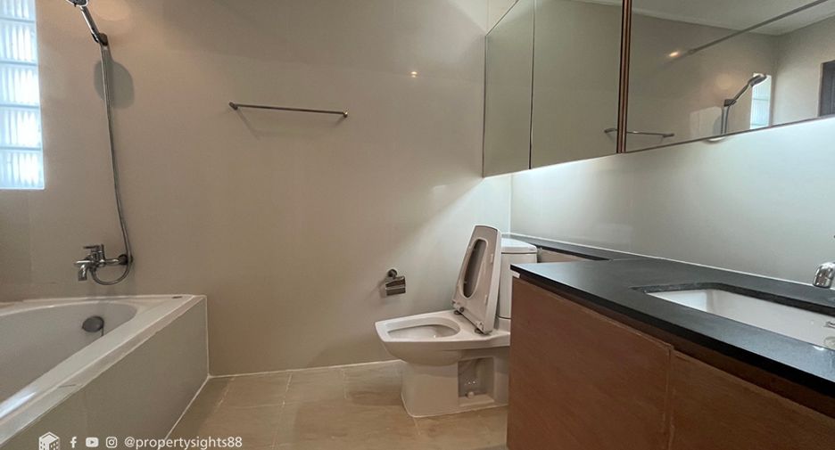 For rent 3 bedrooms condo in Watthana, Bangkok