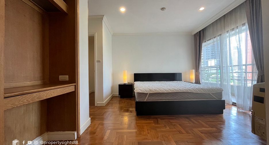 For rent 3 bedrooms condo in Watthana, Bangkok