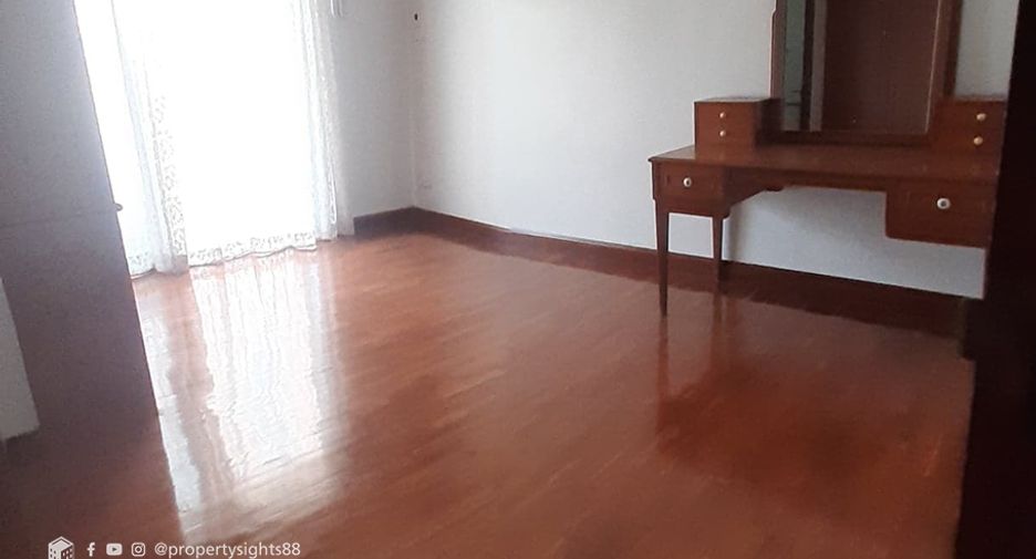 For rent 3 ベッドルーム condo in Khlong Toei, Bangkok