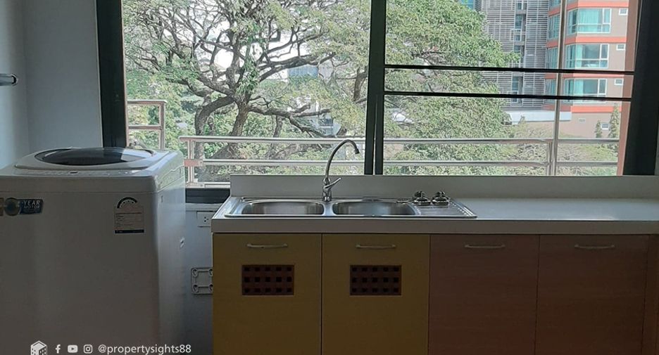For rent 3 ベッドルーム condo in Khlong Toei, Bangkok