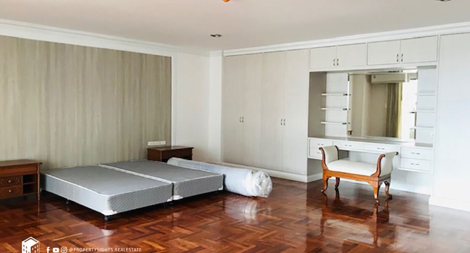 À louer 4 chambres condo à Khlong Toei, Bangkok