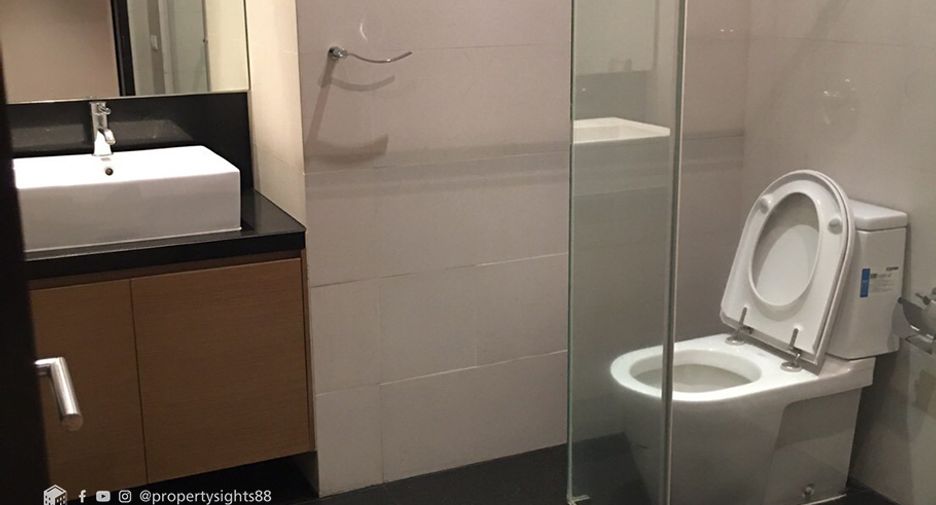For rent 2 bedrooms condo in Khlong Toei, Bangkok