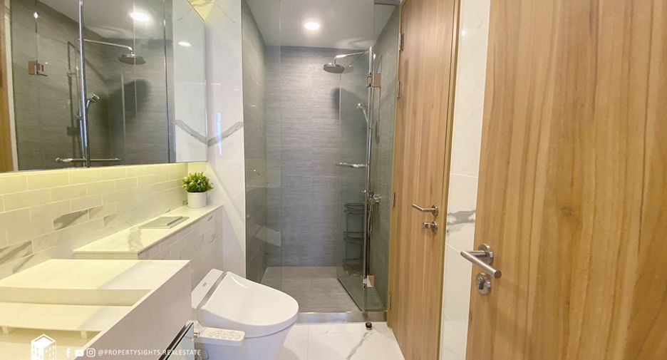For rent 3 bedrooms condo in Watthana, Bangkok