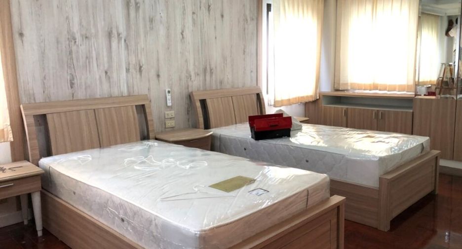 For rent 3 bedrooms condo in Watthana, Bangkok