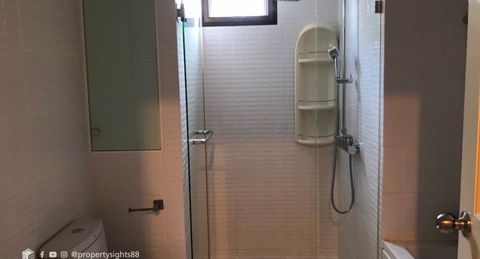 For rent 2 bedrooms condo in Khlong Toei, Bangkok