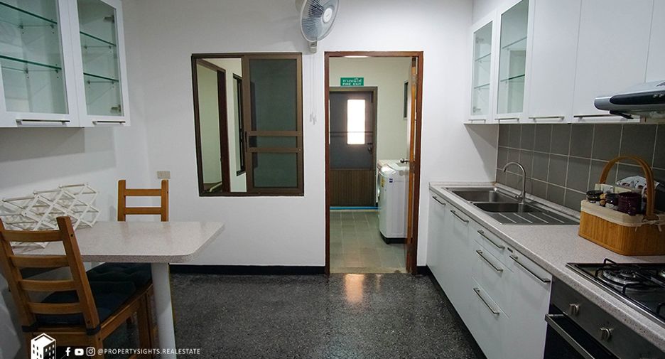 For rent 3 bedrooms condo in Watthana, Bangkok