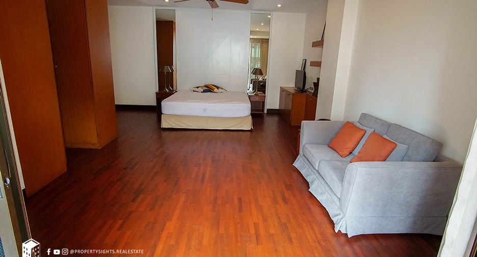 For rent 3 bedrooms condo in Watthana, Bangkok