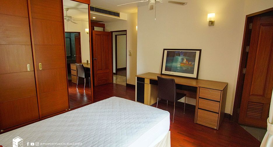 For rent 3 bedrooms condo in Watthana, Bangkok