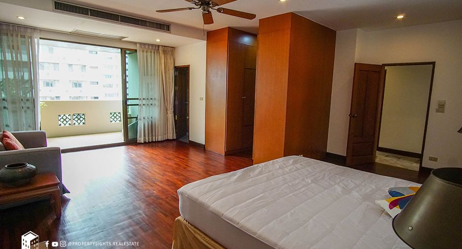 For rent 3 bedrooms condo in Watthana, Bangkok