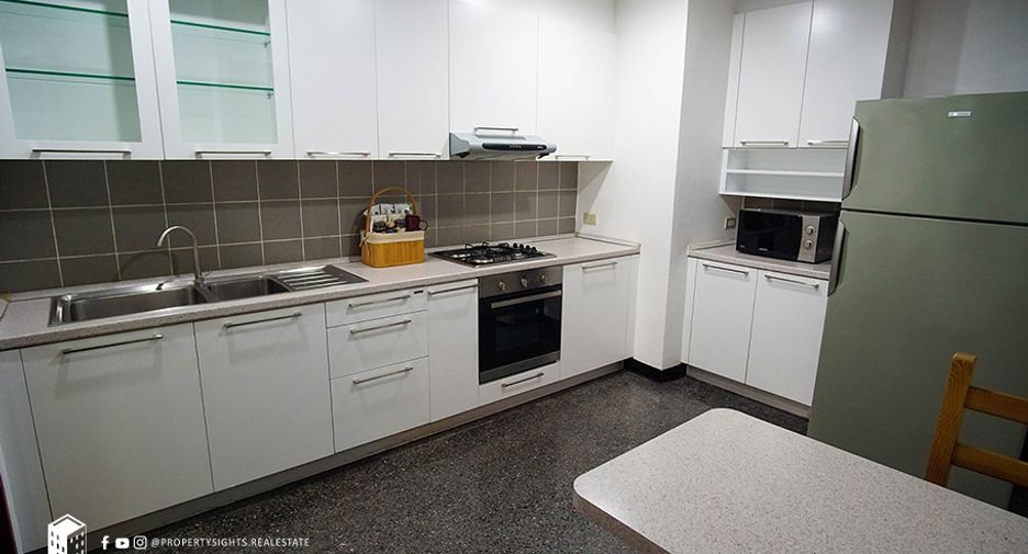 For rent 3 bedrooms condo in Watthana, Bangkok