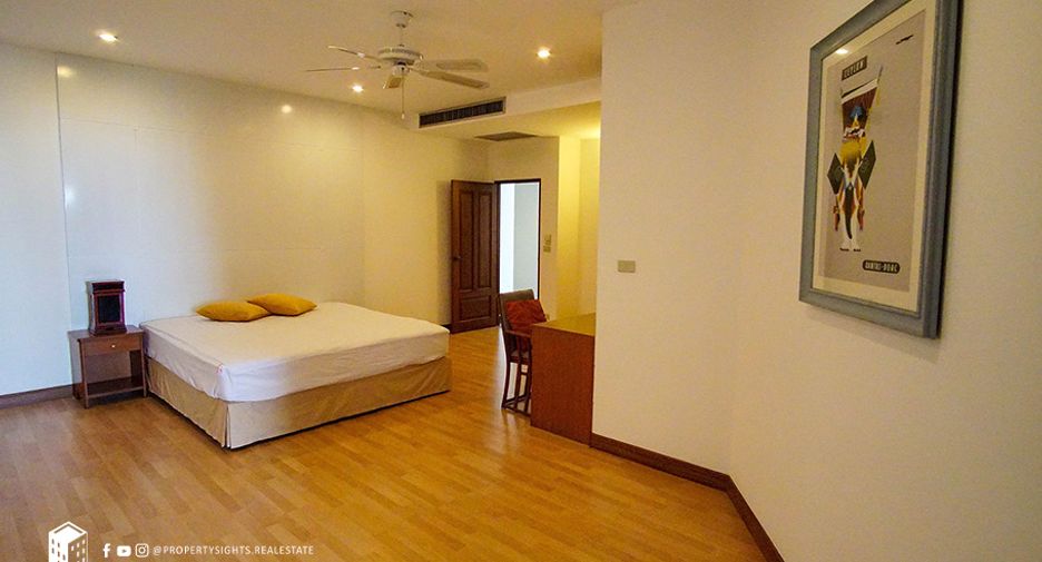 For rent 3 bedrooms condo in Watthana, Bangkok