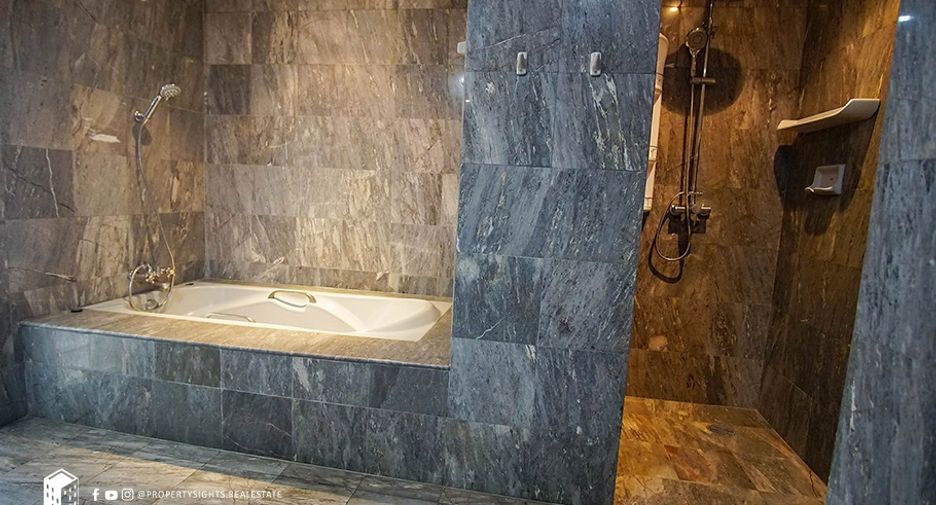 For rent 3 bedrooms condo in Watthana, Bangkok