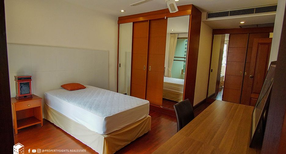 For rent 3 bedrooms condo in Watthana, Bangkok