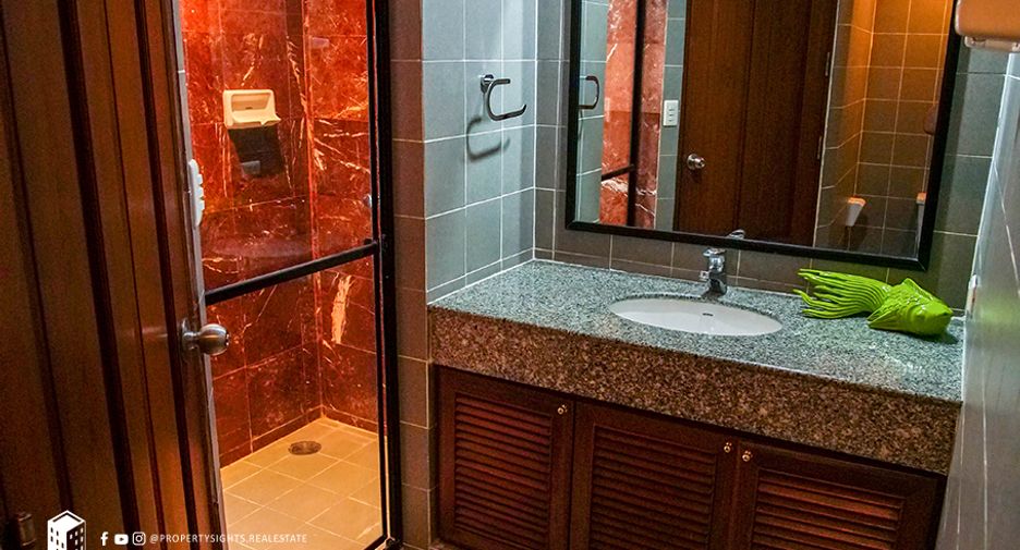 Condo en alquiler de 4 habitaciones en Watthana, Bangkok