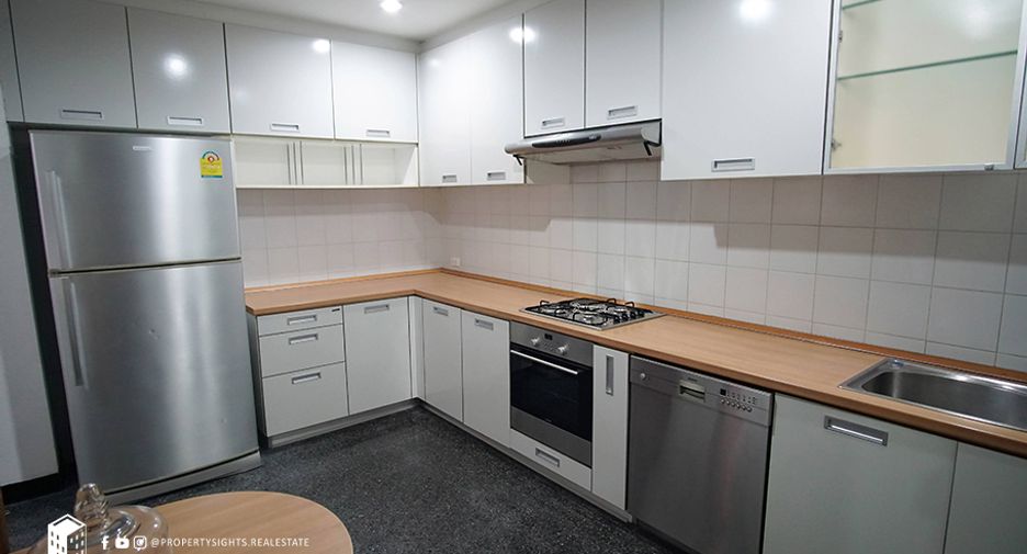 Condo en alquiler de 4 habitaciones en Watthana, Bangkok
