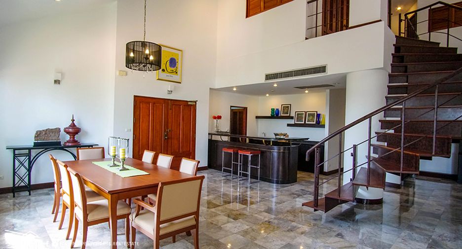 Condo en alquiler de 4 habitaciones en Watthana, Bangkok
