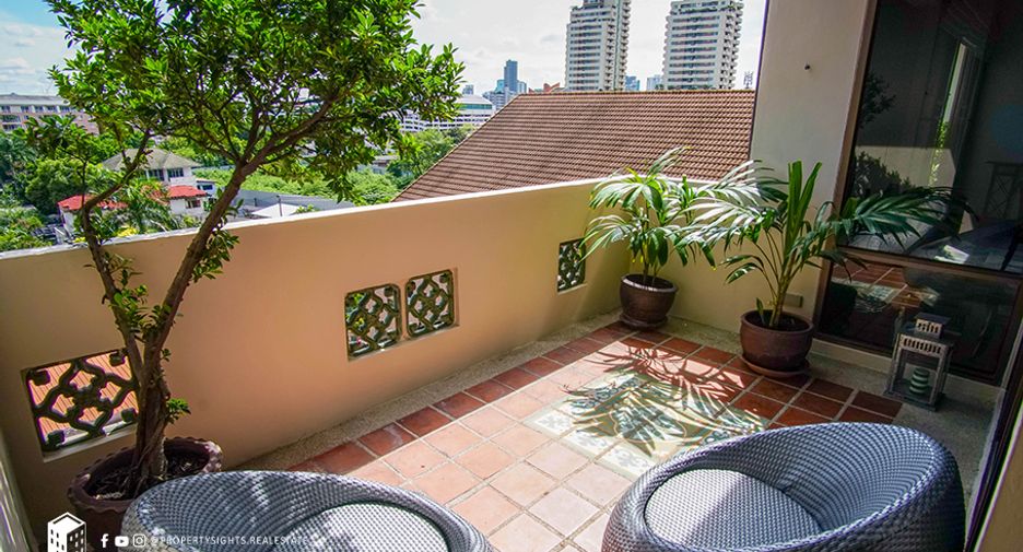 Condo en alquiler de 4 habitaciones en Watthana, Bangkok