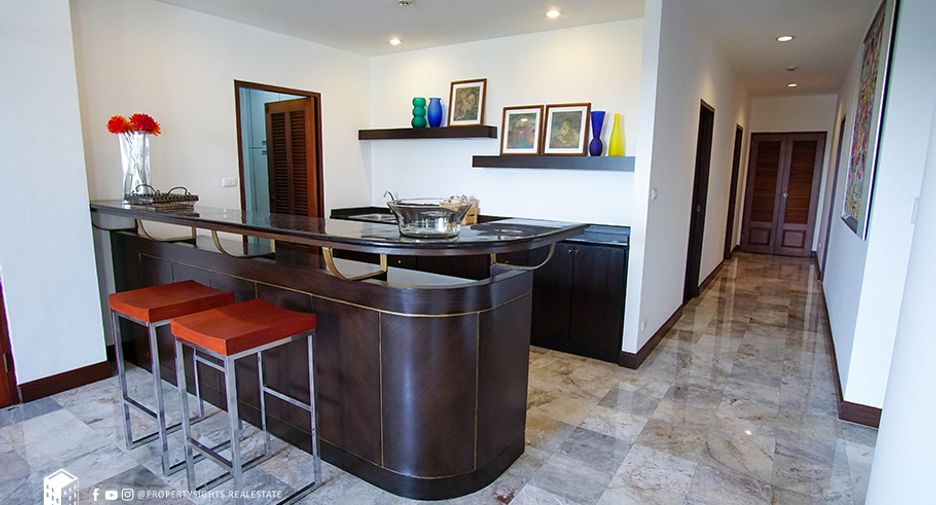 Condo en alquiler de 4 habitaciones en Watthana, Bangkok