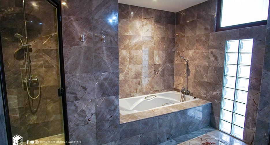 Condo en alquiler de 4 habitaciones en Watthana, Bangkok