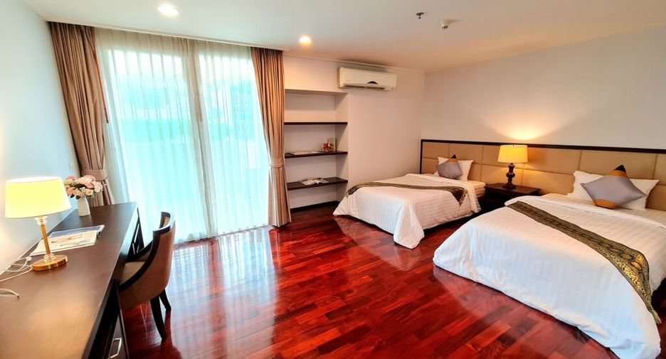 For rent 4 bedrooms condo in Watthana, Bangkok