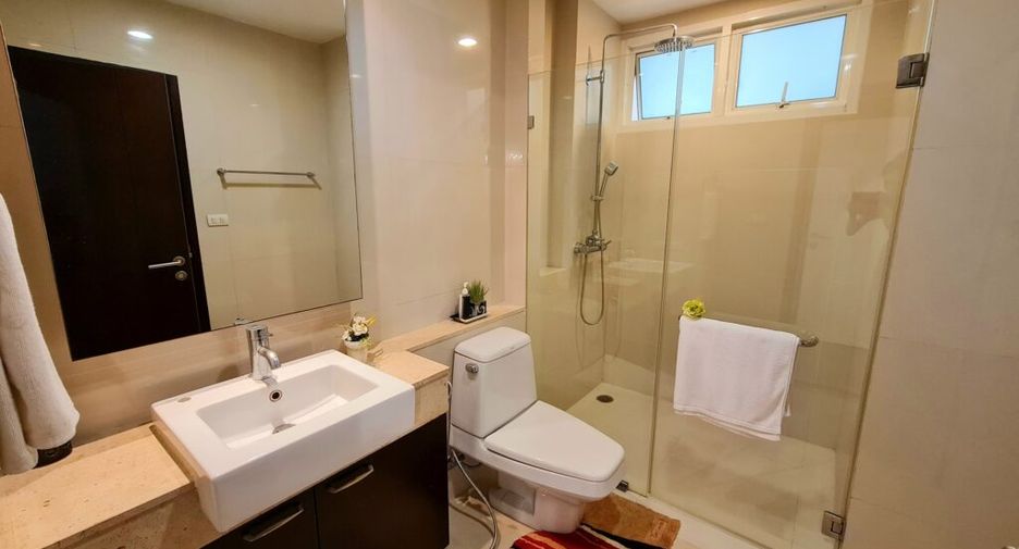 For rent 4 bedrooms condo in Watthana, Bangkok