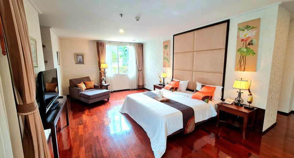 For rent 4 bedrooms condo in Watthana, Bangkok