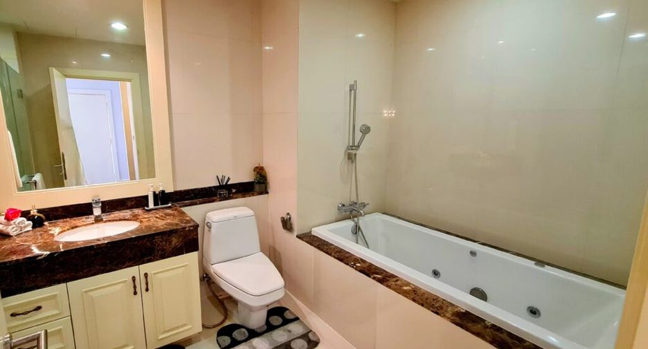 À louer 4 chambres condo à Watthana, Bangkok