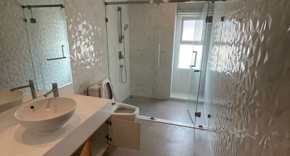 Condo en alquiler de 3 habitaciones en Khlong Toei, Bangkok