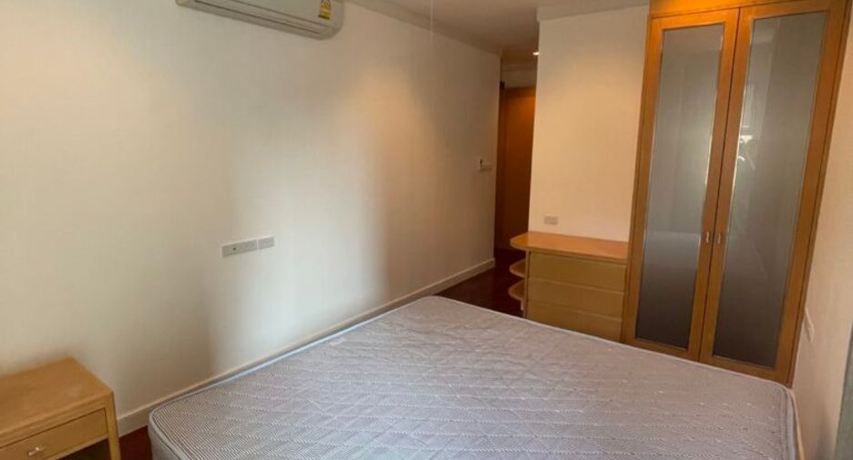 Condo en alquiler de 3 habitaciones en Khlong Toei, Bangkok