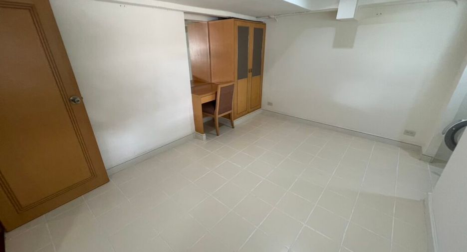 Condo en alquiler de 3 habitaciones en Khlong Toei, Bangkok