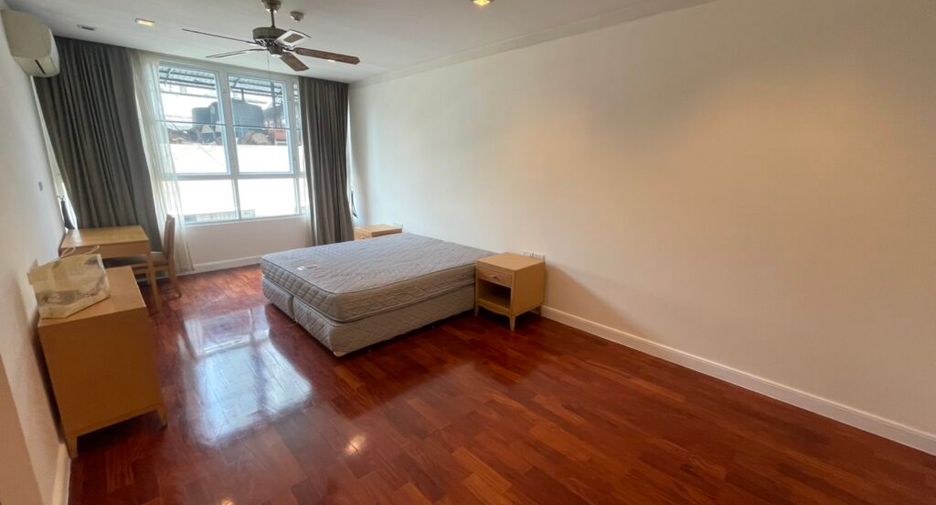 Condo en alquiler de 3 habitaciones en Khlong Toei, Bangkok
