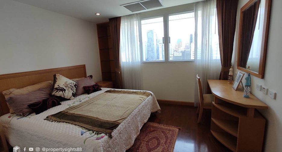 Condo en alquiler de 3 habitaciones en Khlong Toei, Bangkok