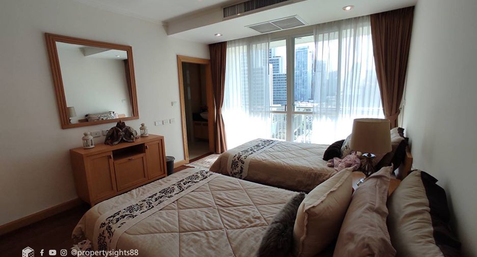 Condo en alquiler de 3 habitaciones en Khlong Toei, Bangkok