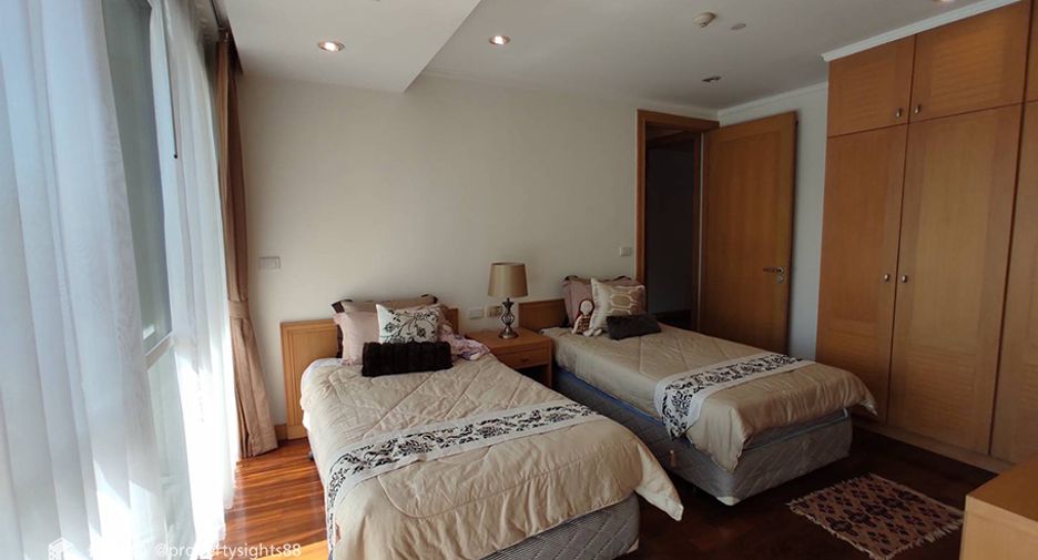 Condo en alquiler de 3 habitaciones en Khlong Toei, Bangkok