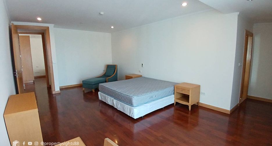 Condo en alquiler de 4 habitaciones en Khlong Toei, Bangkok