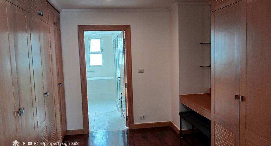 Condo en alquiler de 4 habitaciones en Khlong Toei, Bangkok