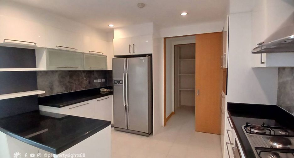 Condo en alquiler de 4 habitaciones en Khlong Toei, Bangkok