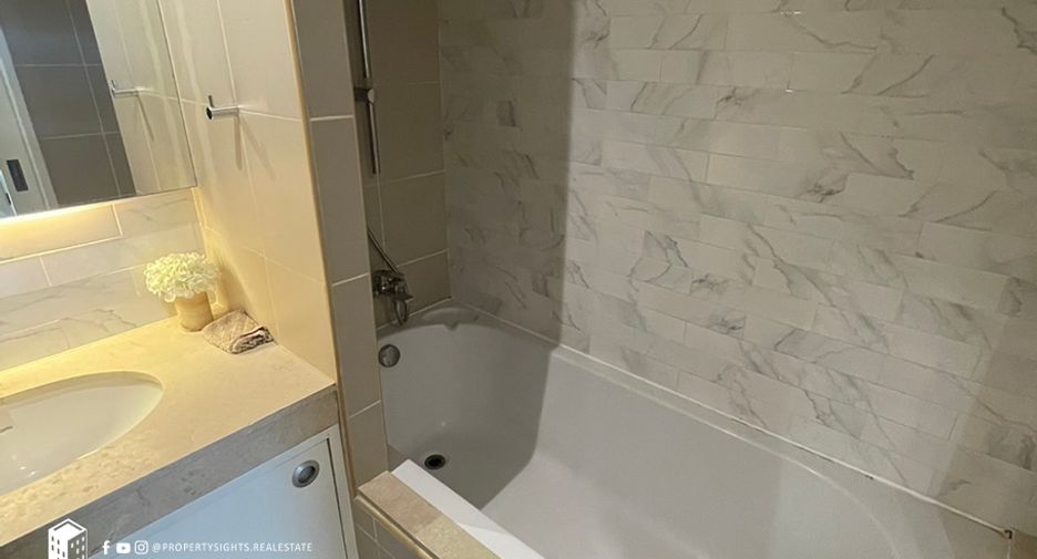 For rent 2 bedrooms condo in Ratchathewi, Bangkok