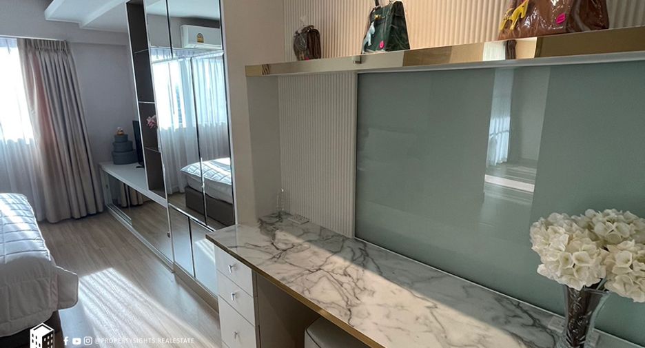 For rent 2 bedrooms condo in Ratchathewi, Bangkok