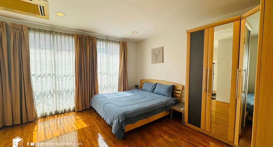 For rent 4 bedrooms townhouse in Khlong Toei, Bangkok